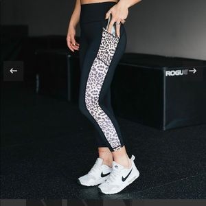 Leopard pocket brilliant hi-rise capri 20”